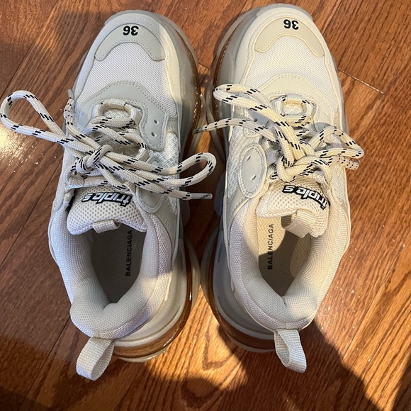 BALENCIAGA Off-White Triple S Sneakers - Picture 10 of 17